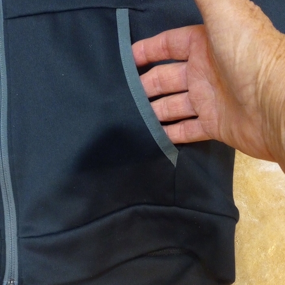 Under Armour Boy's Black Performance Jacket/Hoodie - Picture 2 of 5